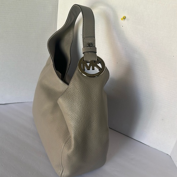 Michael Kors Fulton Large Pearl Grey Leather Hobo Bag - Picture 4 of 16